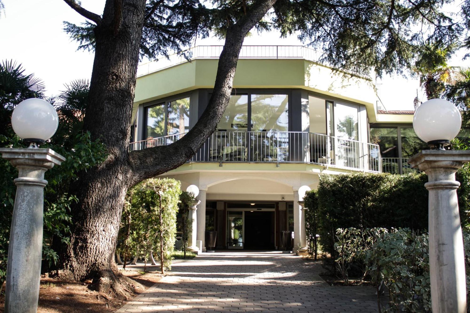 Floramare Health Resort Izola Exterior foto
